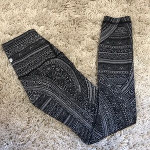 Lululemon Entwined Wunder Under SIZE 4 Nulux